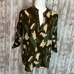 Women's Milage Camo 3/4 Sleeve V-neck Shirt size Medium
